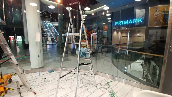 prace firmy zajmującej się sprzątaniem po remoncie