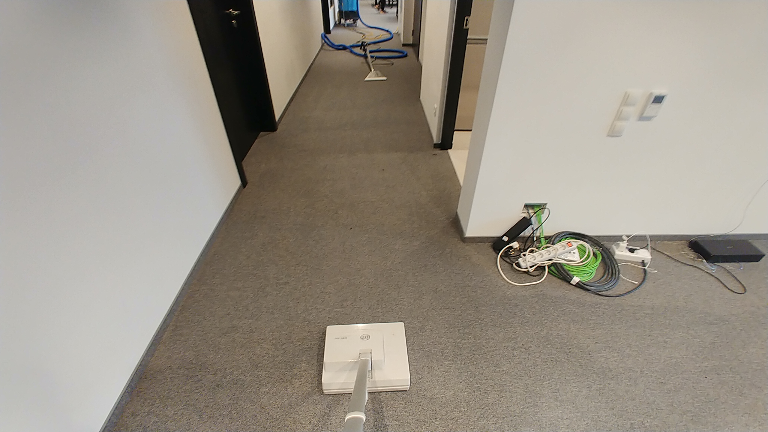 Mop piorący podczas prania wykładziny