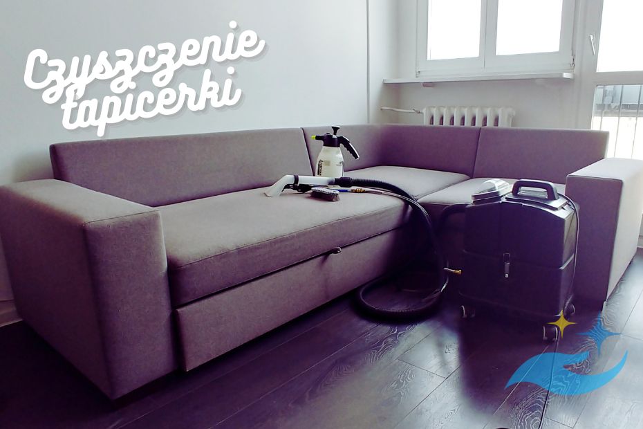 Kanapa w pokoju po usłudze prania tapicerki